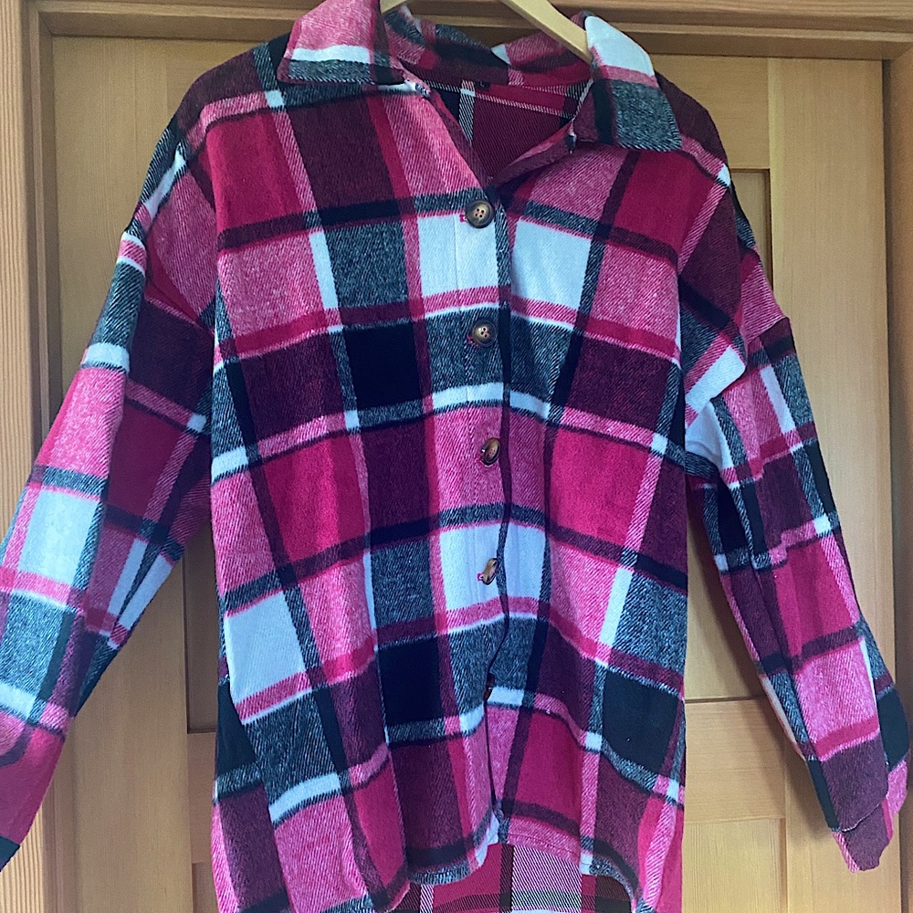 Lightly worn shacket flannel with tortoise buttons.